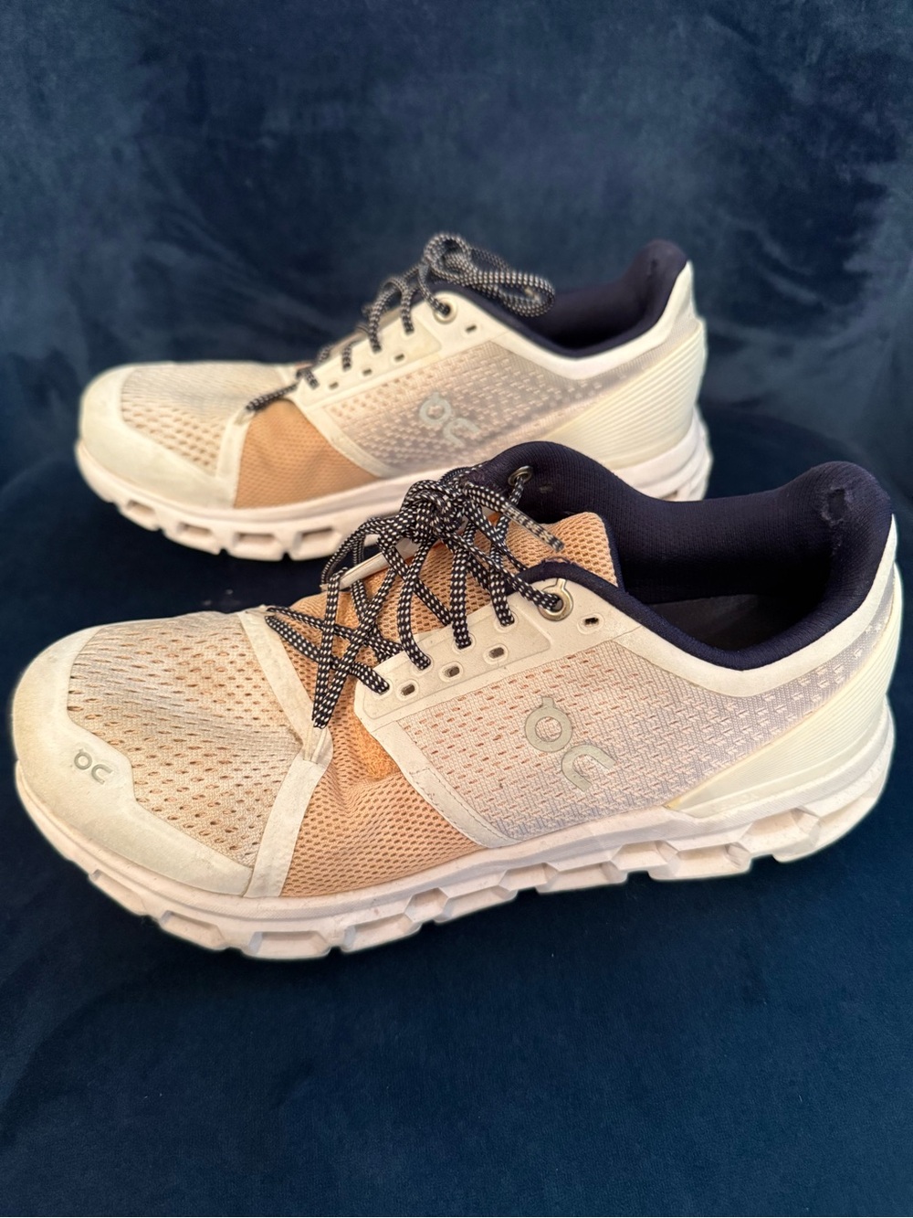 On Cloud Cloudstratus Running Shows size 7.5